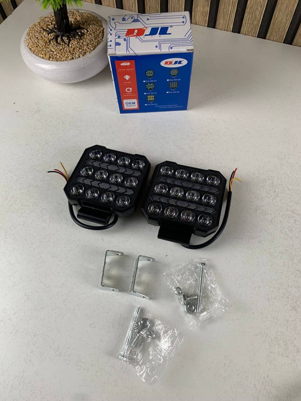 Phare LED Anti-brouillard 2PCS avec 5 Modes d’éclairage 12V-24V IP68 étanche – مصباح عالي السطوع للسيارات والدراجات النارية — معاينة 9