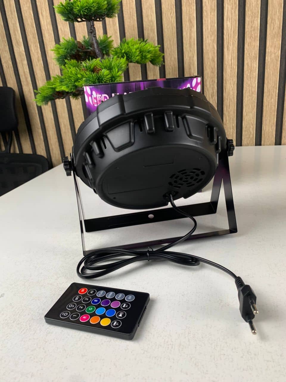 Projecteur Stroboscope LED RVB 36 LED avec Télécommande – جهاز الألعاب الضوئية — معاينة 9