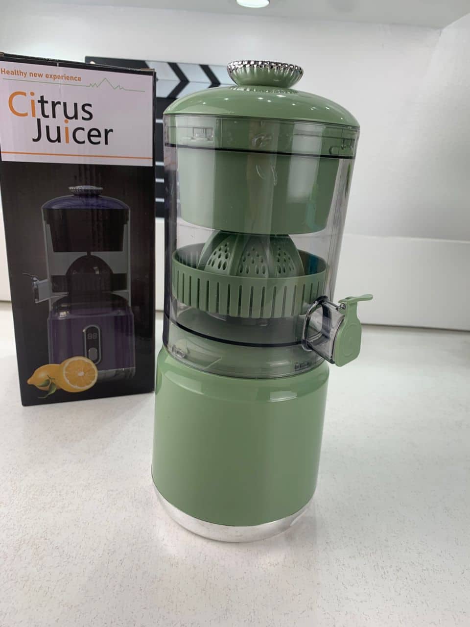Presse Agrumes Electrique Portable 600 ml Rechargeable Moteur Silencieux – عصارة حمضيات محمولة وقابلة للشحن — معاينة 5