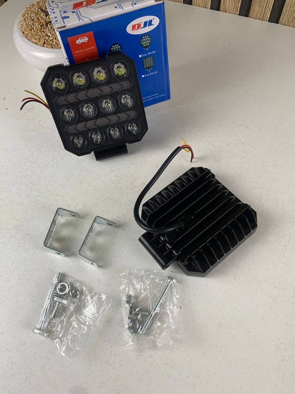 Phare LED Anti-brouillard 2PCS avec 5 Modes d’éclairage 12V-24V IP68 étanche – مصباح عالي السطوع للسيارات والدراجات النارية — معاينة 8