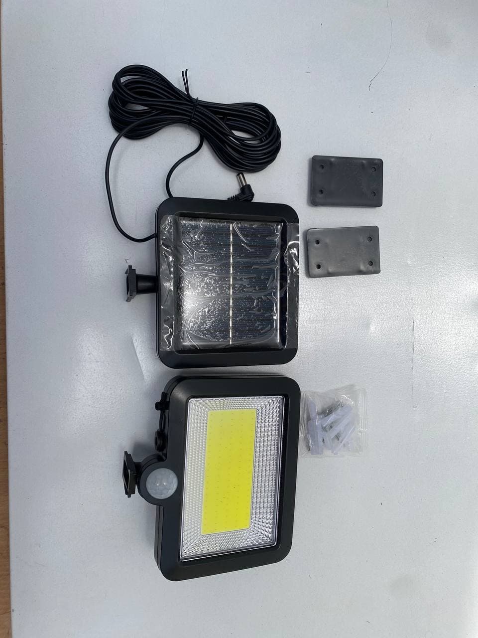 Lampe projecteur solaire LED et détecteur de mouvement 5W  IP44 - SL-F100 - Électronique - صورة حقيقية 9