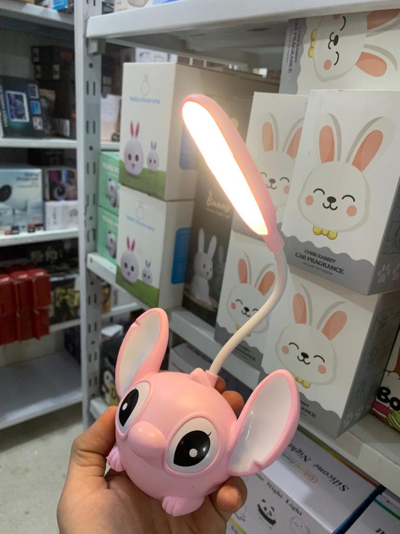 Stitch Lampe de Bureau et Veilleuse Ambiante pour Enfants avec Taille-crayon - Divers - صورة حقيقية 5