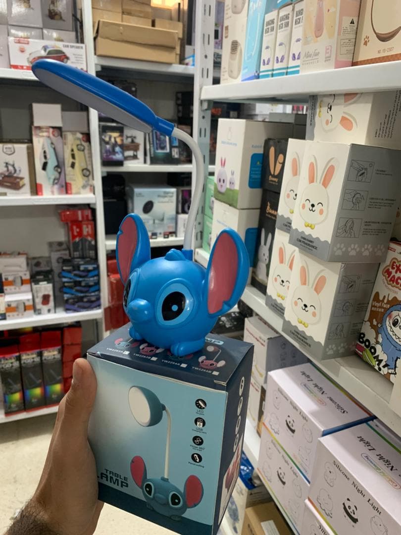 Stitch Lampe de Bureau et Veilleuse Ambiante pour Enfants avec Taille-crayon - Divers - صورة حقيقية 9