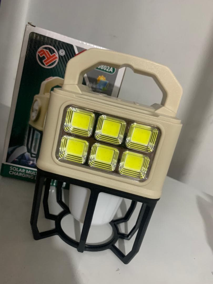 Lampe de camping à énergie solaire à 3 modes – مصباح يدوي للتخييم ب 3 أوضاع يعمل بالطاقة الشمسية - Camping et Randonnée - صورة حقيقية 4
