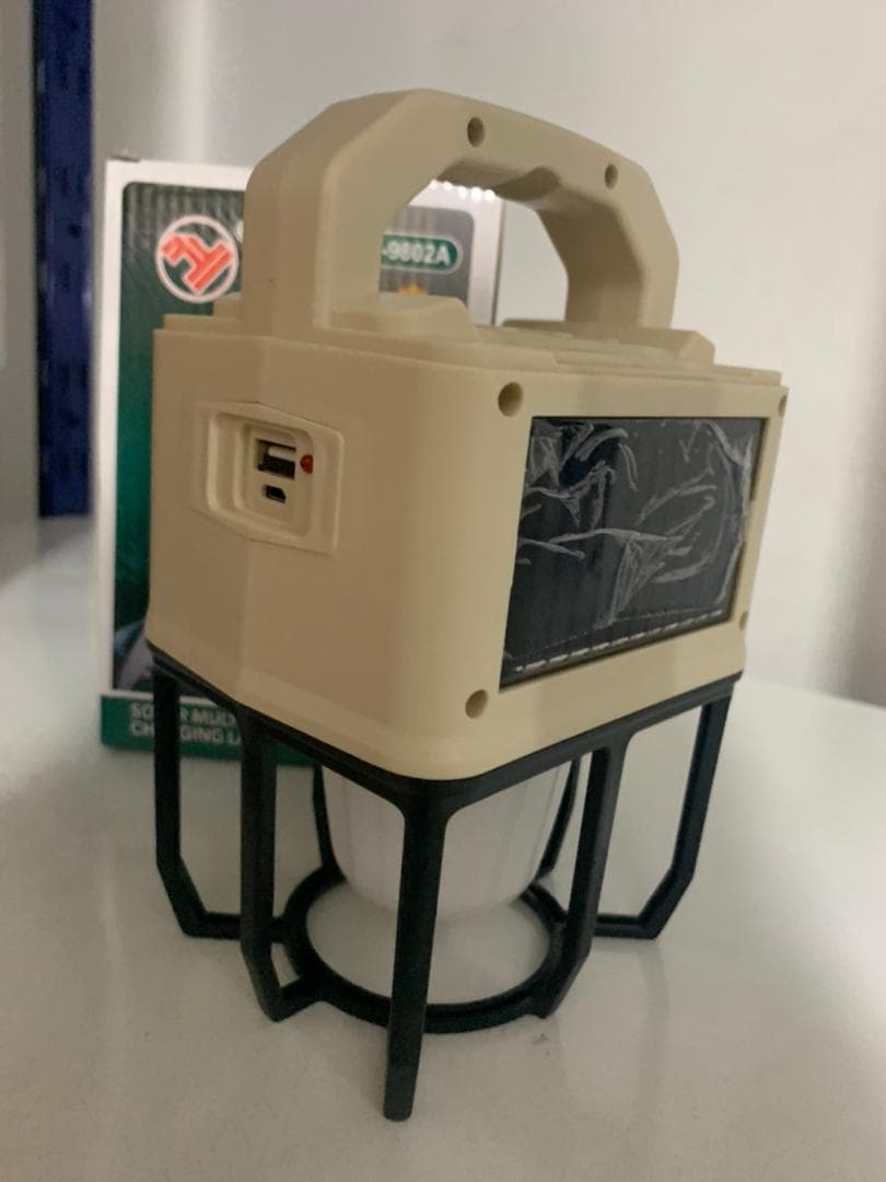 Lampe de camping à énergie solaire à 3 modes – مصباح يدوي للتخييم ب 3 أوضاع يعمل بالطاقة الشمسية - Camping et Randonnée - صورة حقيقية 5