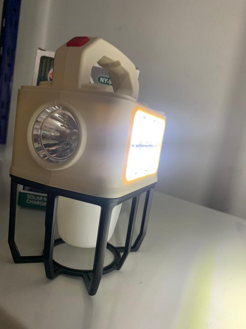 Lampe de camping à énergie solaire à 3 modes – مصباح يدوي للتخييم ب 3 أوضاع يعمل بالطاقة الشمسية - Camping et Randonnée - صورة حقيقية 7