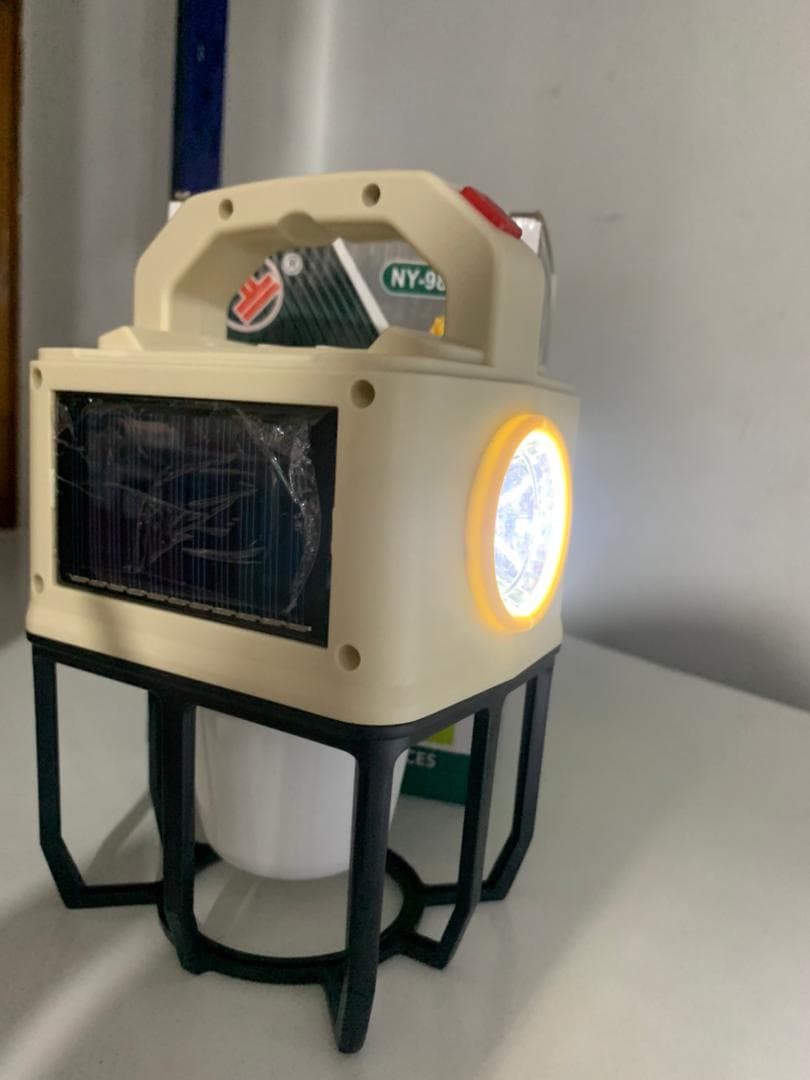 Lampe de camping à énergie solaire à 3 modes – مصباح يدوي للتخييم ب 3 أوضاع يعمل بالطاقة الشمسية - Camping et Randonnée - صورة حقيقية 8