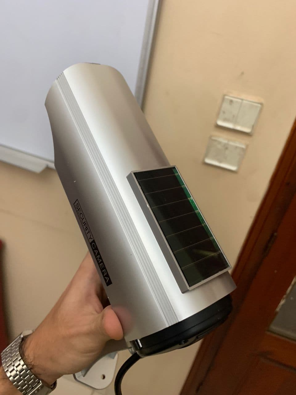 Fausse Caméras de Vidéosurveillance à énergie Solaire avec Clignotant Rouge LED - Divers - صورة حقيقية 7