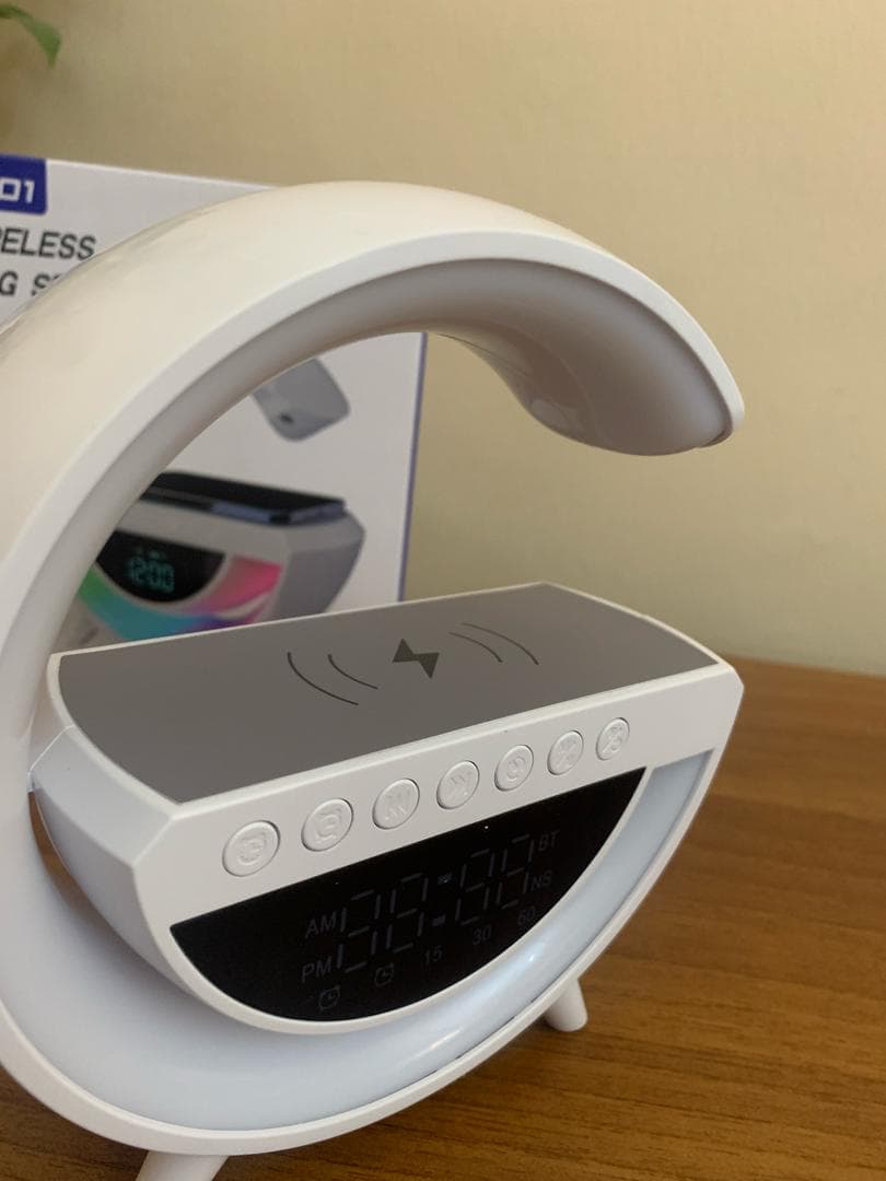 Lampe d'Ambiance LED avec Chargeur Sans Fil et Enceinte Bluetooth - مصباح مع شاحن لاسلكي ومكبر صوت بلوتوث - Électronique - صورة حقيقية 9