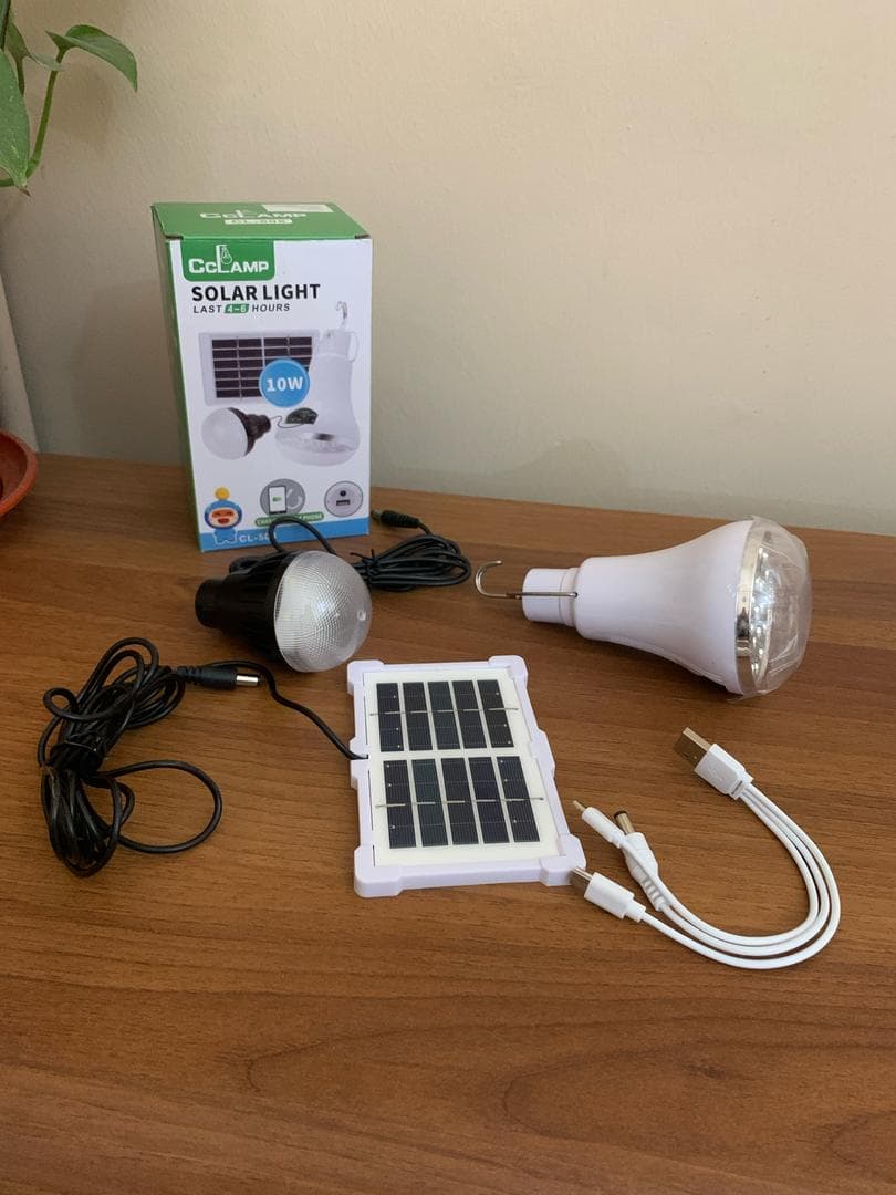 Lampe de Camping LED avec Panneau Solaire 10 W – مصباح تخييم يعمل بالطاقة الشمسية - Camping et Randonnée - صورة حقيقية 7