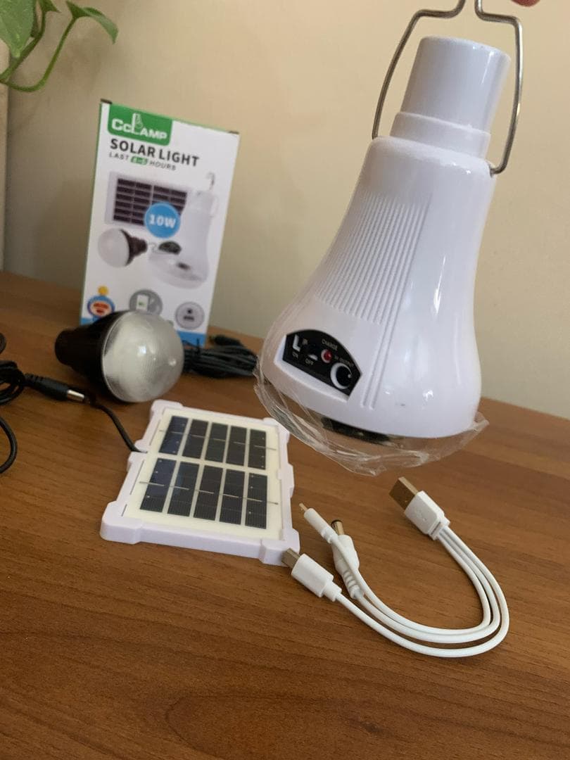 Lampe de Camping LED avec Panneau Solaire 10 W – مصباح تخييم يعمل بالطاقة الشمسية - Camping et Randonnée - صورة حقيقية 8