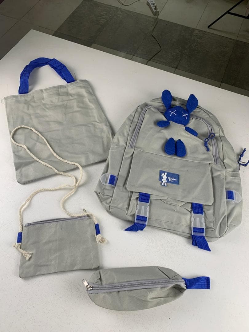Ensemble de sacs d’école Kawai pour adolescents 4Pcs Lapin X Gris – محفظة 4 قطع كاواي رمادي - Sac à dos et Mode - صورة حقيقية 3