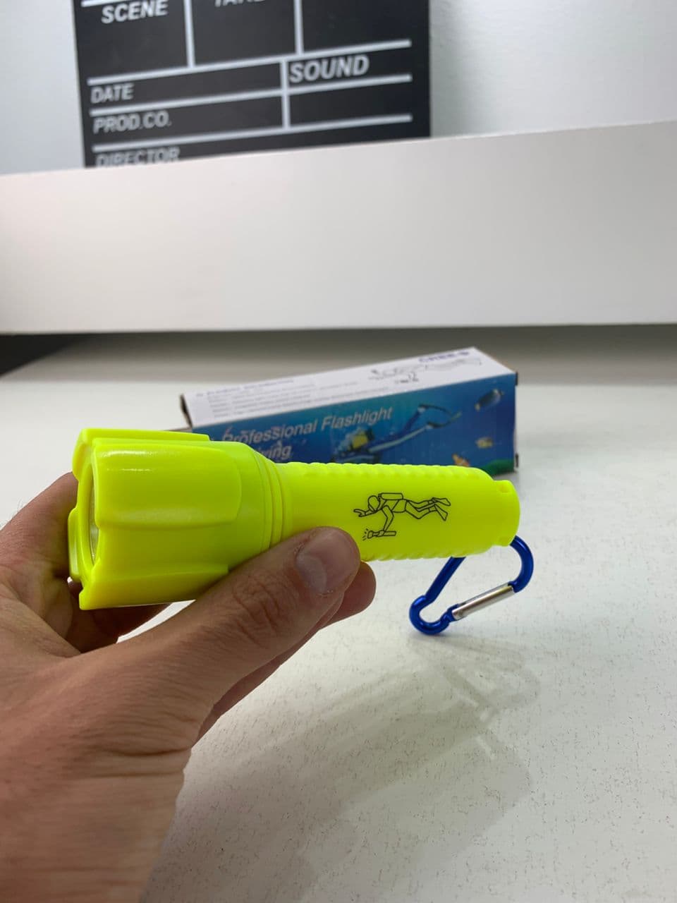 Lampe Torche Sous-Marine Étanche jusqu’à 25 mètres – مصباح تحت السباحة تحت الماء - Camping et Randonnée - صورة حقيقية 8