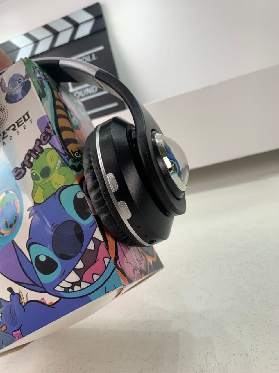 Casque Audio Design Stitch pour Enfants avec Connexion Bluetooth, USB et Carte TF – سماعات رأس للأطفال ستيتش - Électronique - صورة حقيقية 4