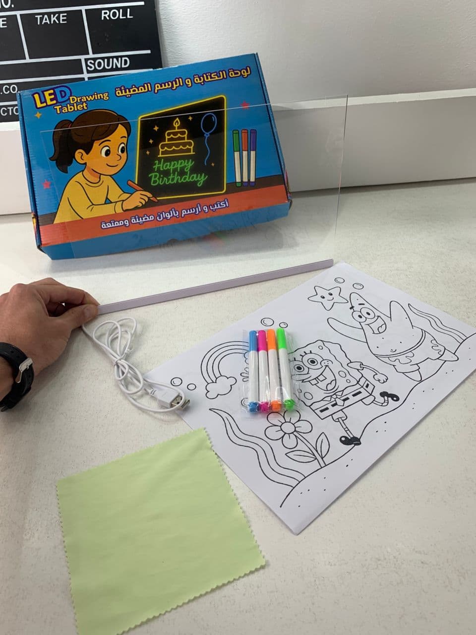 Tableau à Dessin LED coloré avec 4 stylos 30x20cm – لوحة مضيئة للرسم والتلوين - Maternité - صورة حقيقية 9