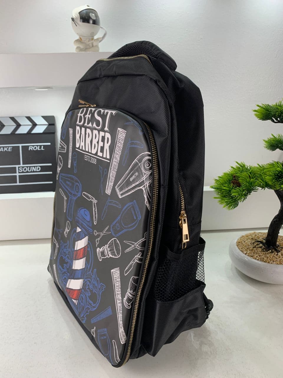 Sac à dos Coiffeur avec des Support pour Tondeuses et Outils Professionnels – حقيبة اغراض الحلاق - Divers - صورة حقيقية 9