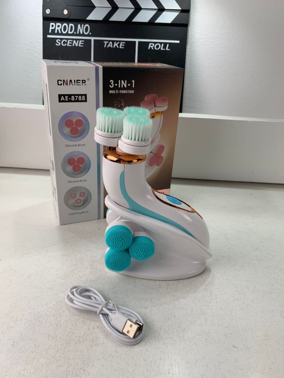 Brosse Nettoyante Électrique Cnaier AE-8788 3 Têtes Rotatives Recharge USB – جهاز تنظيف البشرة بعمق - Soins et Beauté - صورة حقيقية 8