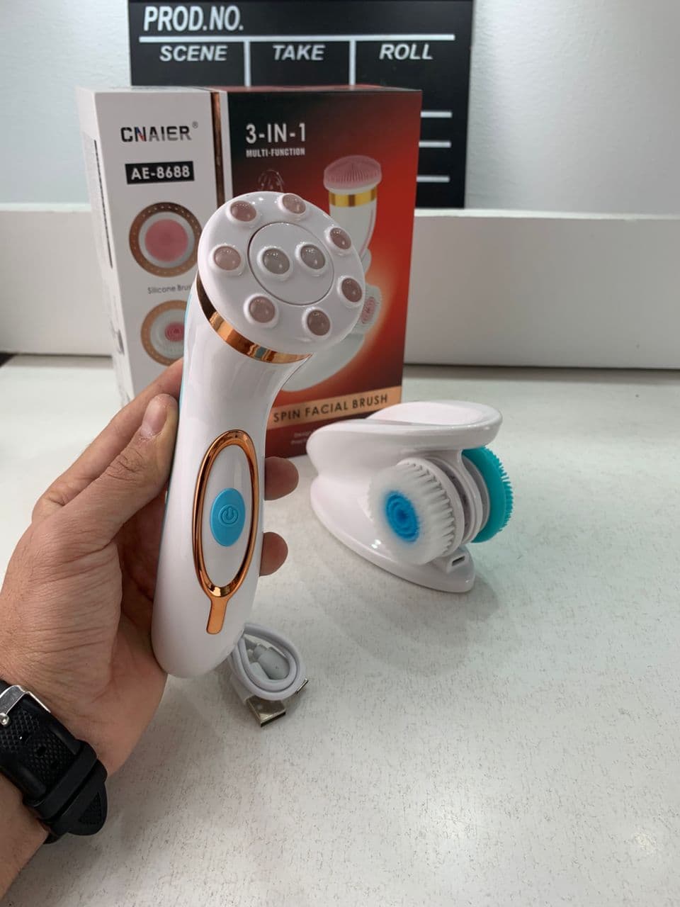 Brosse Nettoyante Électrique Cnaier AE-8788 3 Têtes Rotatives Recharge USB – جهاز تنظيف البشرة بعمق - Soins et Beauté - صورة حقيقية 10