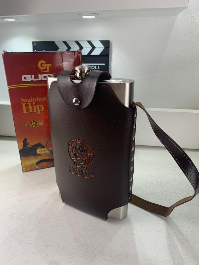 Flasque Métallique Portable 1800ml en Acier Inoxydable 18/8 avec Étui en Cuir pour Activités Extérieures - Camping et Randonnée - صورة حقيقية 8