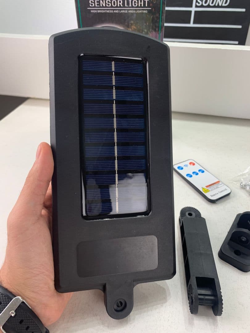 Lampadaires solaires à LED d’extérieur avec détecteur de mouvements – مصباح خارجي يعمل بالطاقة الشمسية - Électronique - صورة حقيقية 9
