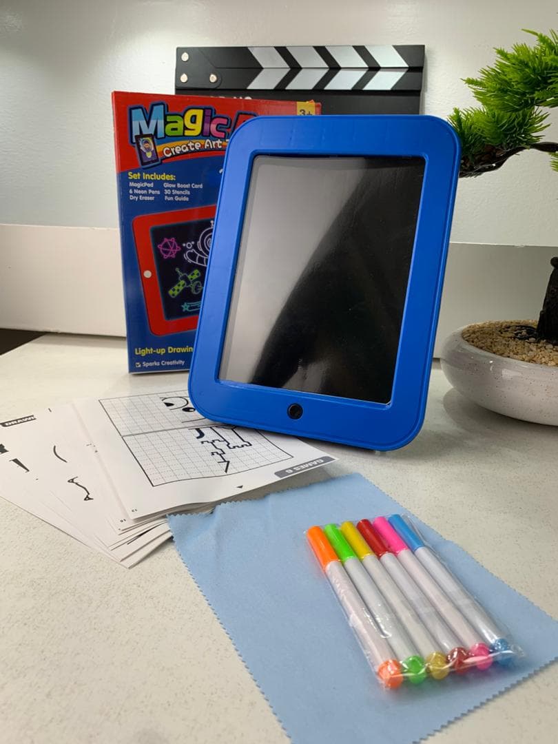 Tablette à dessin magique 3D avec lumière LED et stylo aquarelle – لوحة رسم ثلاثية الأبعاد مزودة بإضاءة أقلام مائية ملونة - Jouet & Gaming - صورة حقيقية 8