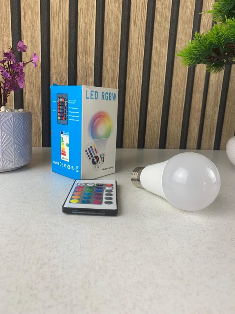 Ampoule LED RGBW E27 à intensité variable 16 couleurs – مصباح بأضواء ملونة - Électronique - صورة حقيقية 7