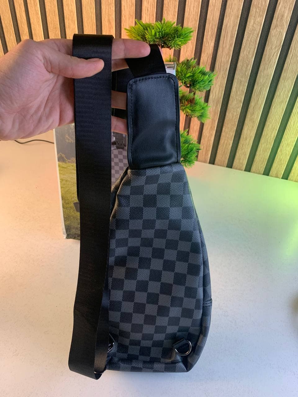 Sac à Bandoulière avec Haut Parleur Bluetooth Rechargeable RGB CH-M818 – حقيبة رجالية مع مكبر صوت بلوتوث مدمج - Électronique - صورة حقيقية 8