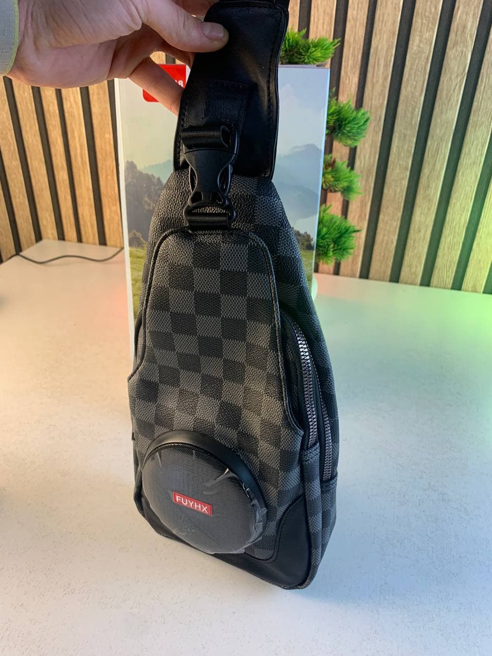 Sac à Bandoulière avec Haut Parleur Bluetooth Rechargeable RGB CH-M818 – حقيبة رجالية مع مكبر صوت بلوتوث مدمج - Électronique - صورة حقيقية 9