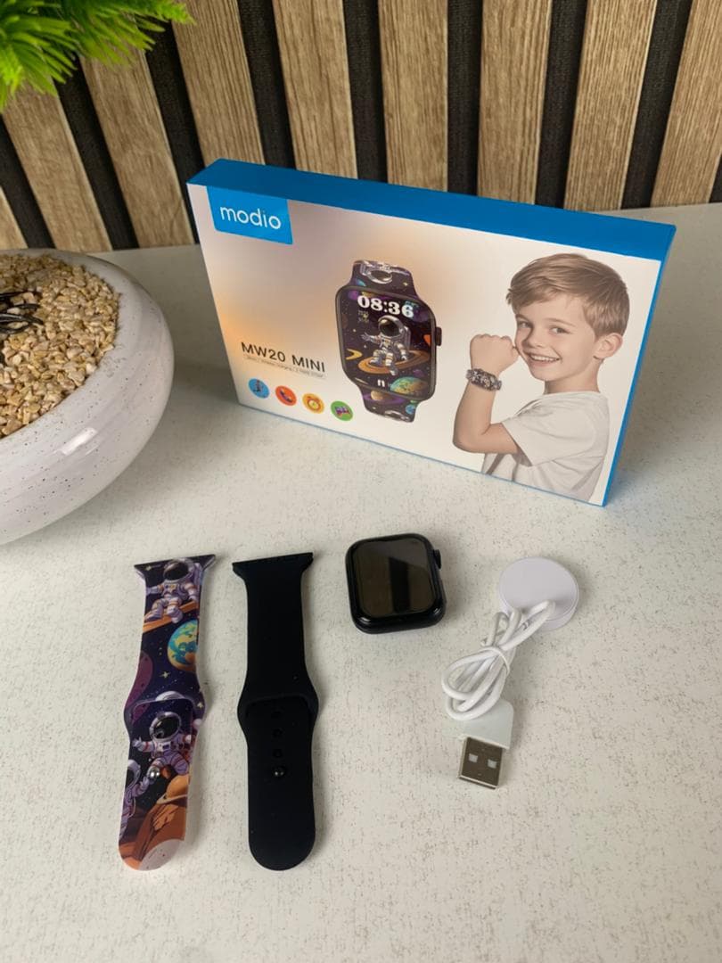 Smartwatch Modio MW20 Mini pour filles et garçons avec 2 bracelets – ساعة ذكية للأطفال - Électronique - صورة حقيقية 7