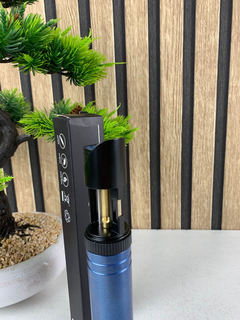 Briquet électrique Jet Flamme avec verrouillage de sécurité et ouvre bouteille - Camping et Randonnée - صورة حقيقية 8