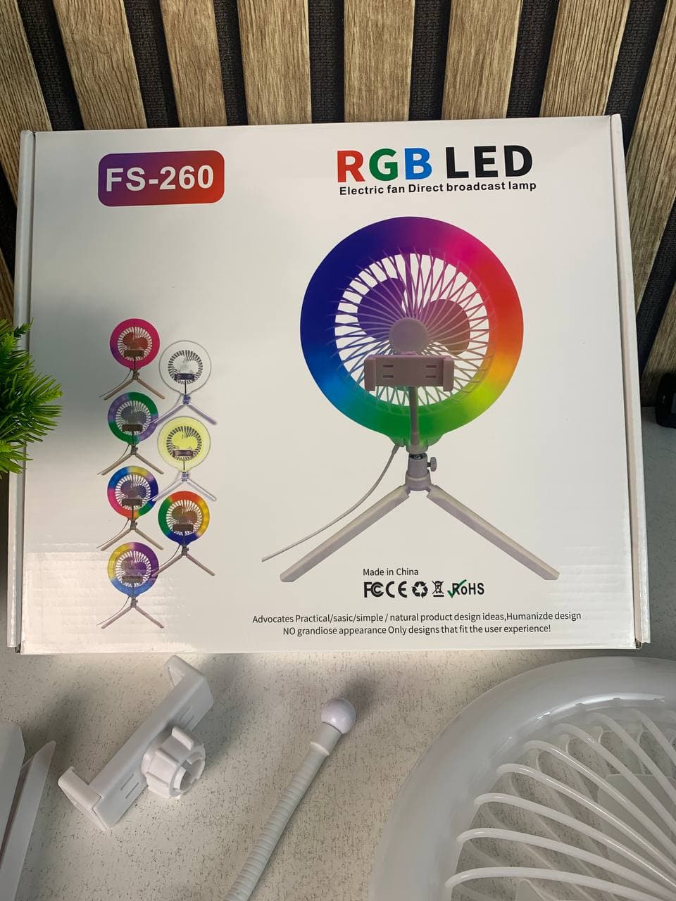 Anneau Lumineux LED RGB et Ventilateur avec Support Flexible - مصباح حلقة للتصوير الاحترافي مع مروحة - صورة حقيقية 14