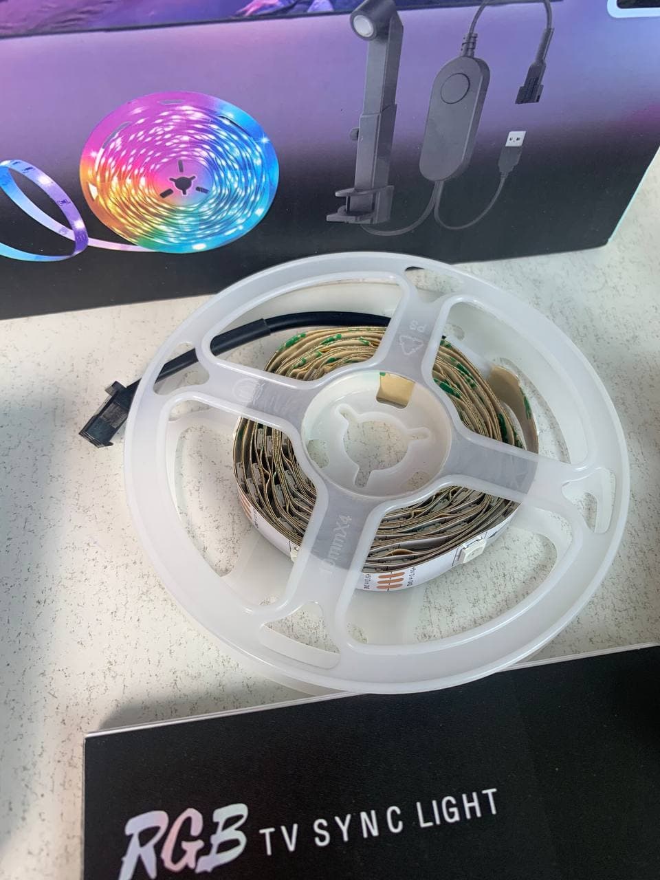 Rétroéclairage LED RGBIC dynamique avec Synchronisation intelligente des couleurs - شريط إضاءة تفاعلية - Électronique - صورة حقيقية 5