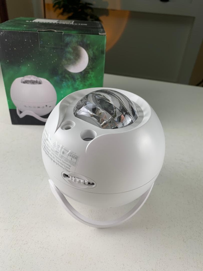 Projecteur d’aurores et Haut Parleur Bluetooth avec 15 modes d’éclairage – جهاز عرض نجوم ومكبر صوت — صورة حقيقية 10