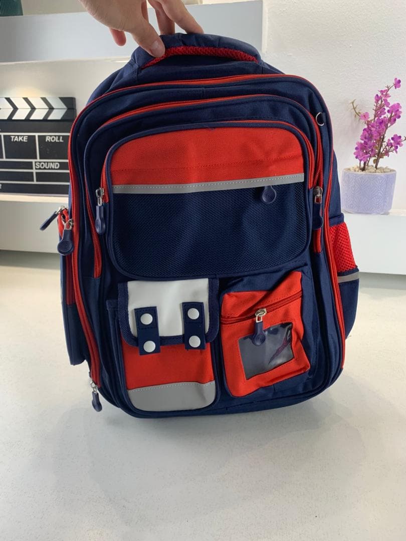 Sac à Dos Enfant pour École primaire de Haute Qualité Bleu et Rouge – حقيبة ظهر مدرسية للأطفال أزرق وأحمر — صورة حقيقية 5