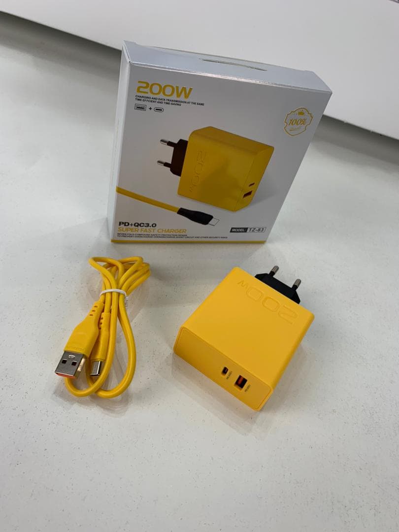 Chargeur Ultra Rapide USB PD 2 en 1 Type C 200W – شاحن سريع بقدرة 200 واط — صورة حقيقية 7
