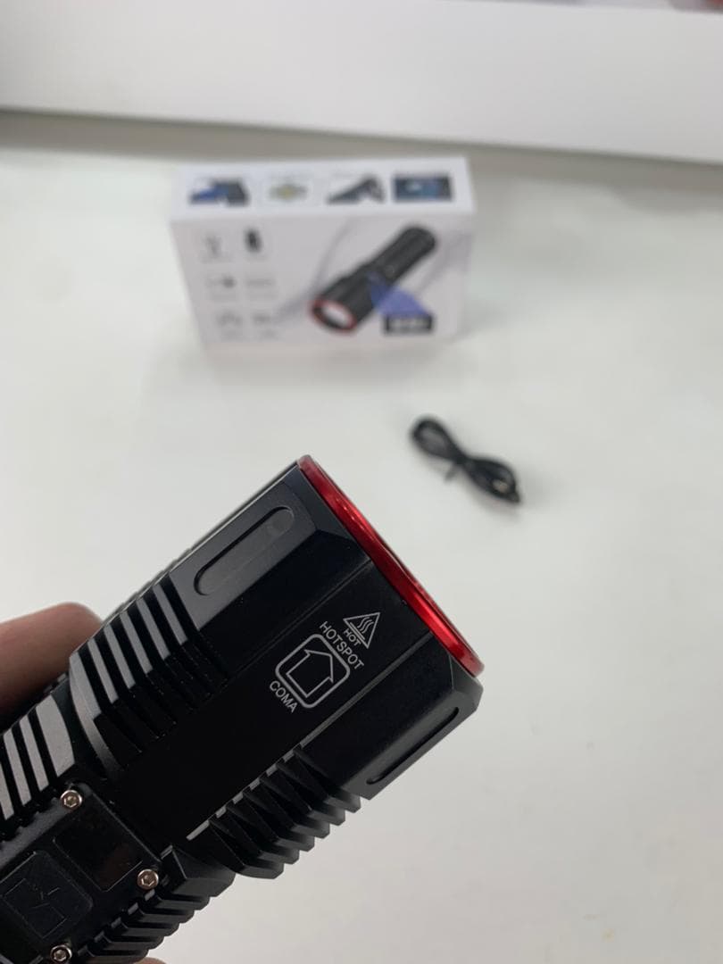 Lampe Torche 100W avec Batterie Lithium 18650*3 Portée de 1 à 1,5 km, mise au point réglable – مصباح يدوي عالي الطاقة مع بطارية ليثيوم — صورة حقيقية 11