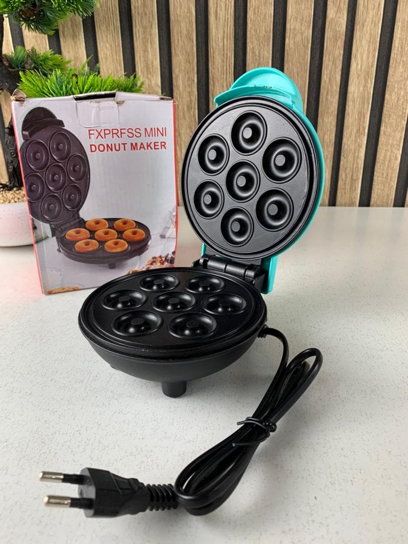 Mini machine à donuts avec surface antiadhésive pour 7 beignets – ماكينة تحضير الدونات — صورة حقيقية 8