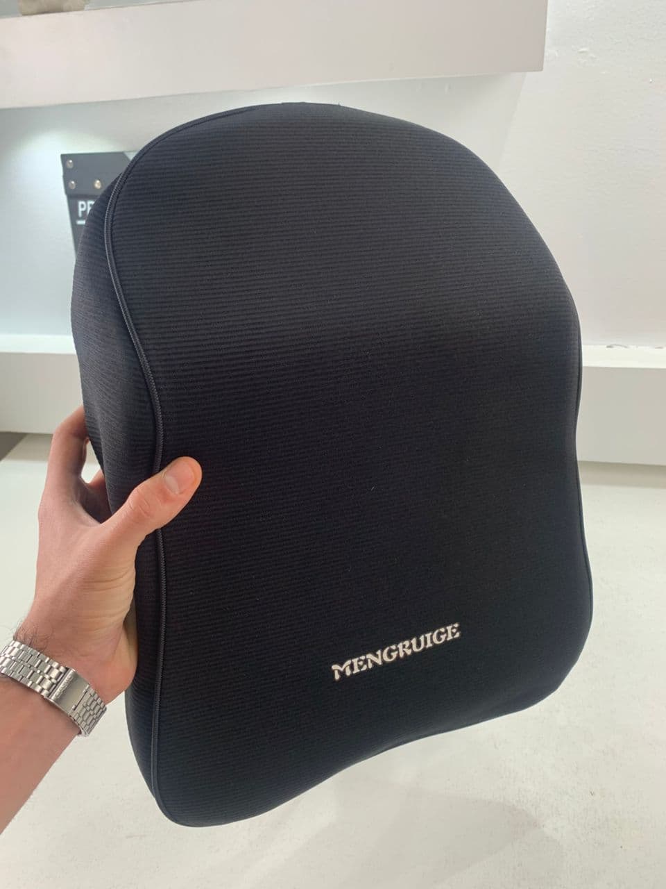 Coussin pour Appuie Tête de Voiture en Tissue Memory Foam – وسادة رأس في السيارة — صورة حقيقية 7