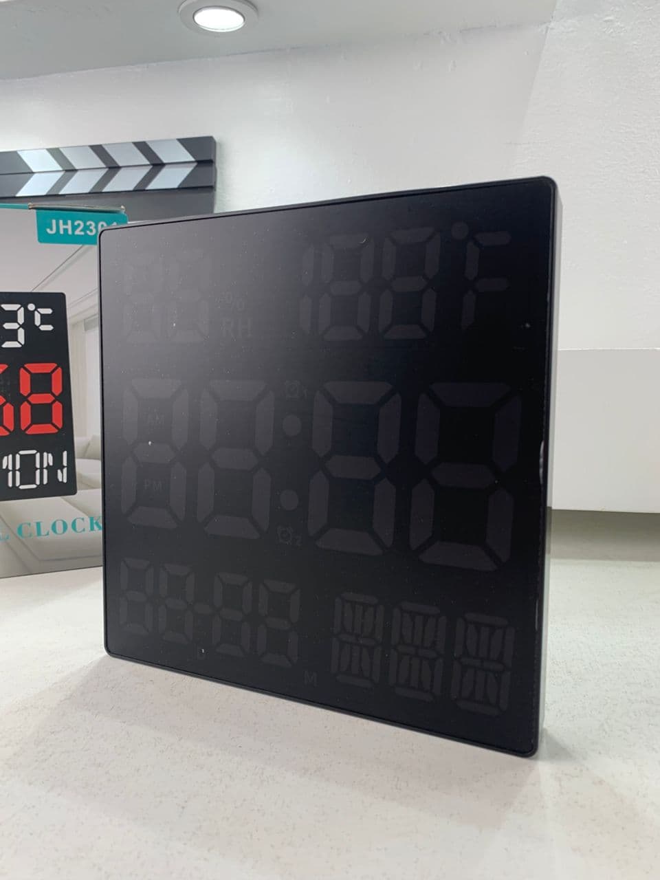 Horloge murale numérique forme carrée grand écran JH2301 – ساعة حائط رقمية — صورة حقيقية 5