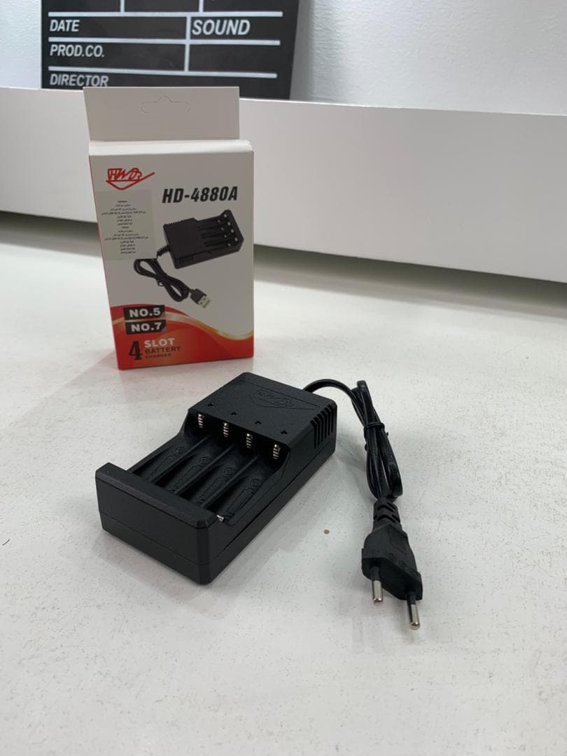 Chargeur de batterie pour piles AAA/AAA 1.2 V – شاحن بطاريات — صورة حقيقية 5
