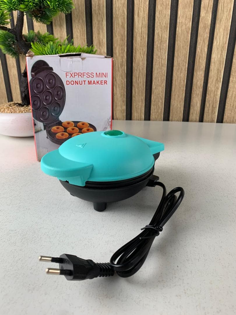 Mini machine à donuts avec surface antiadhésive pour 7 beignets – ماكينة تحضير الدونات — صورة حقيقية 10