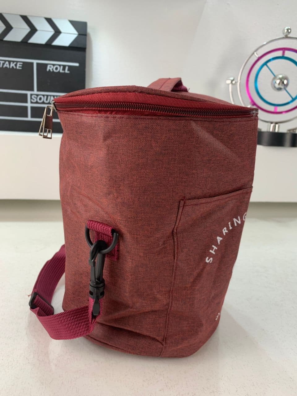 Sac à déjeuner isotherme portable avec bandoulière – حقيبة حفظ الطعام حافظة للحرارة — صورة حقيقية 10