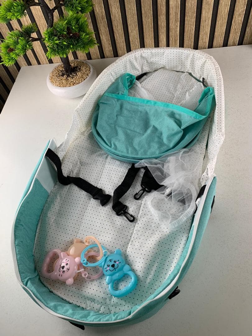 Lit et sac à langer pour enfants avec moustiquaire et auvent – سرير أطفال سهل النقل مع ناموسية مدمجة — صورة حقيقية 9