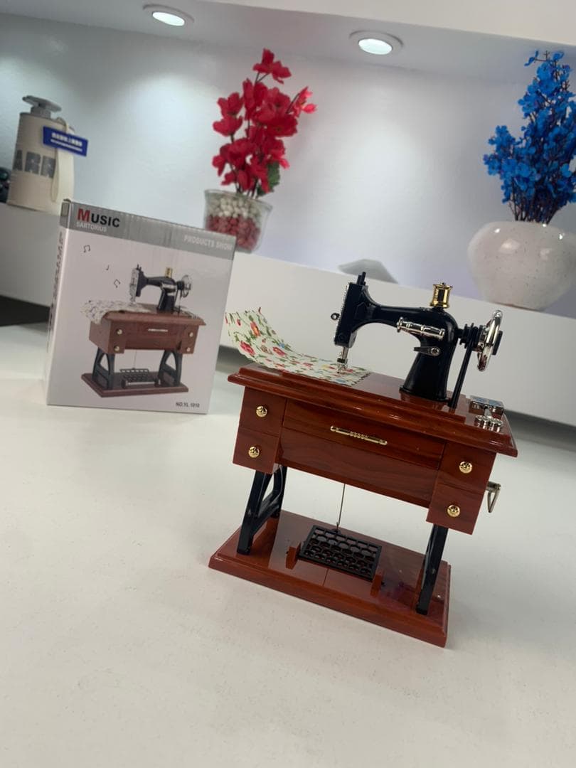 Boîte à Musique Miniature Machine à Coudre – ماكينة خياطة موسيقية — صورة حقيقية 8