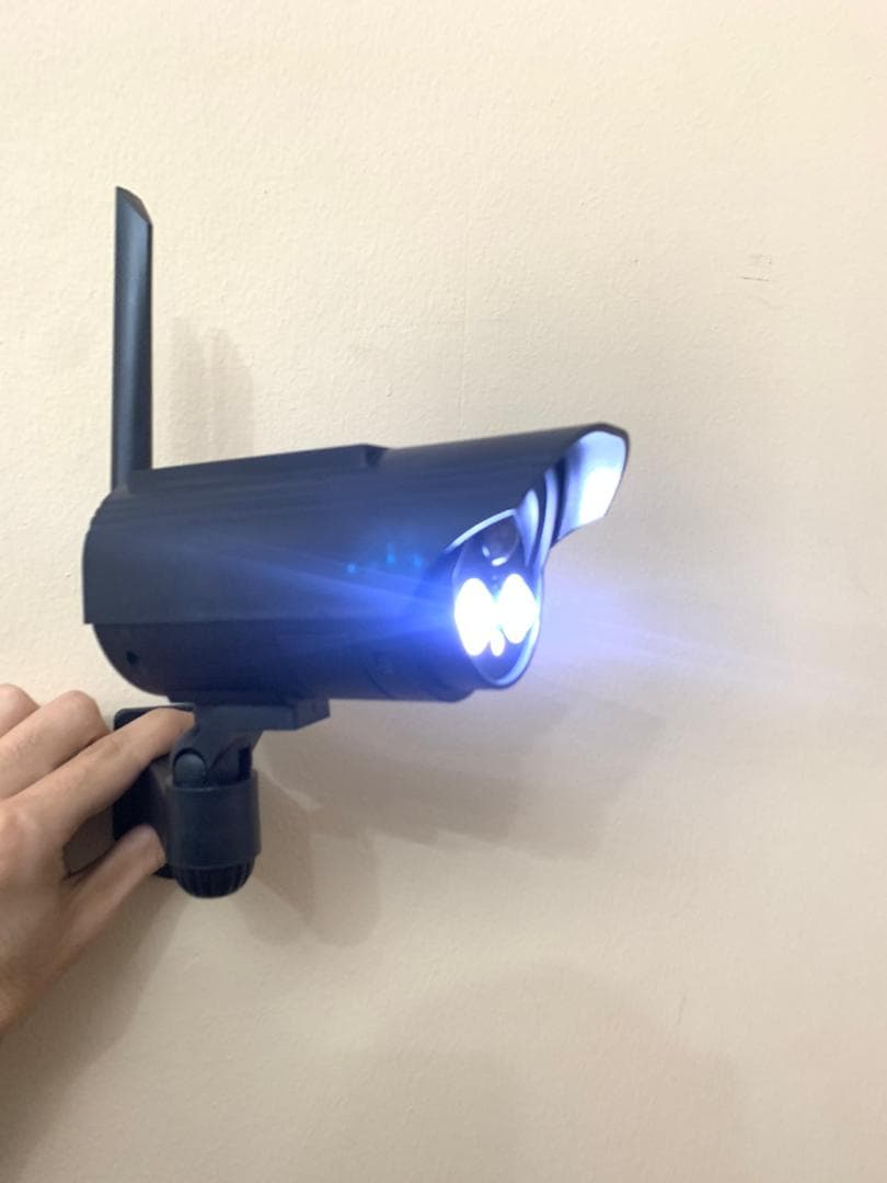 Fausse Caméra et Lampe solaire avec suivi de mouvement — صورة حقيقية 9