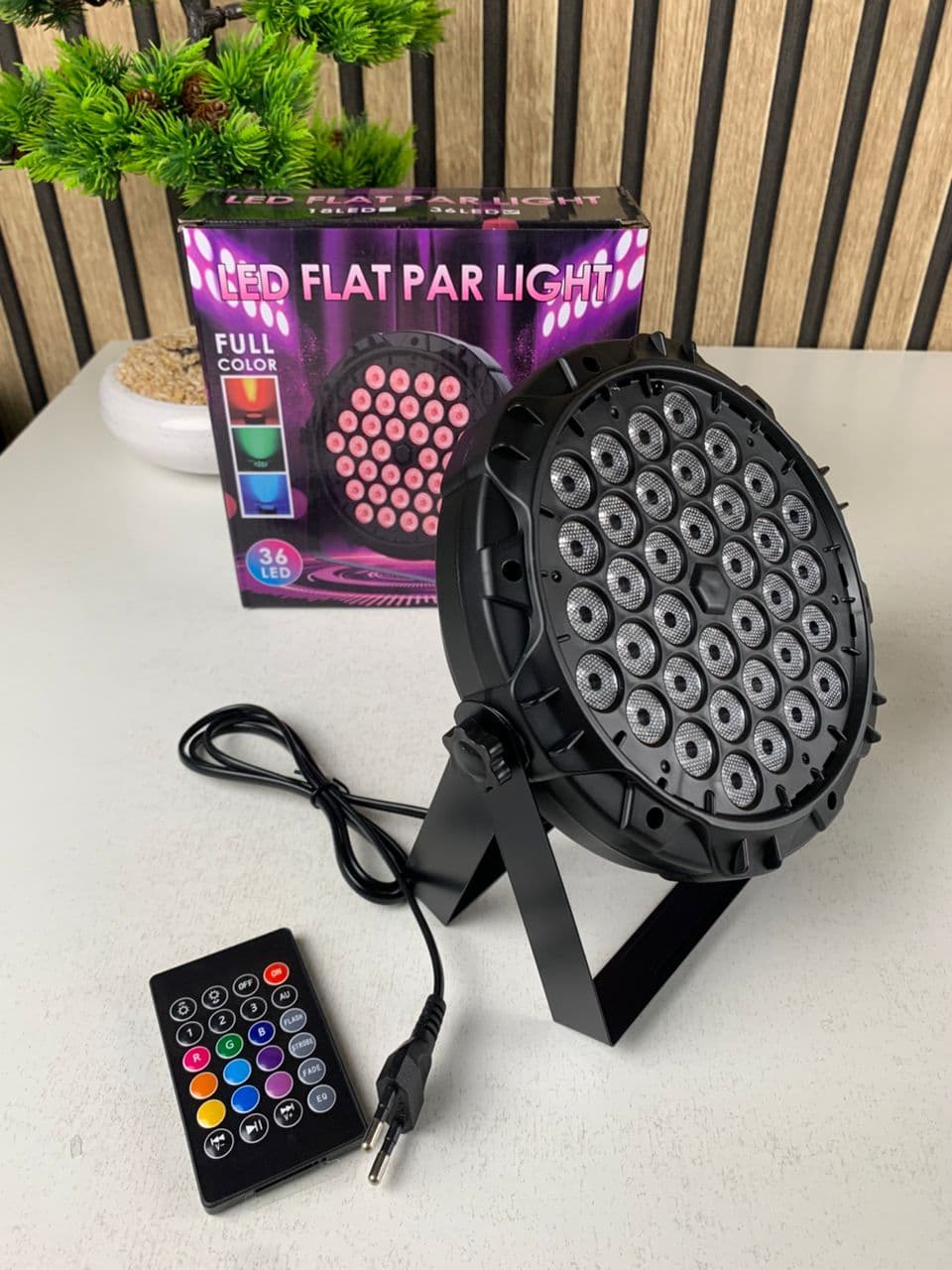 Projecteur Stroboscope LED RVB 36 LED avec Télécommande – جهاز الألعاب الضوئية — صورة حقيقية 10