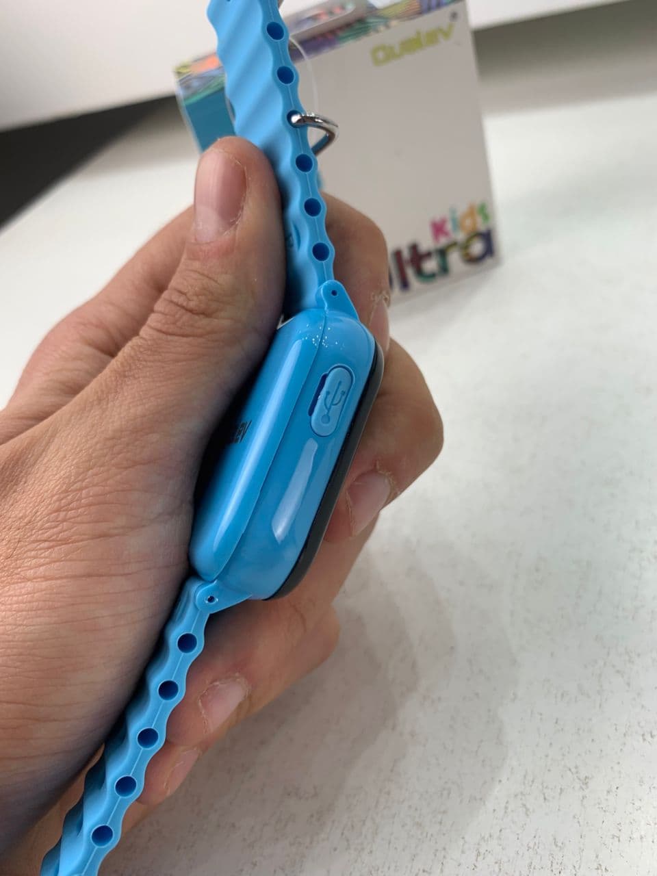 Montre intelligente pour enfants avec fonction d’appel d’urgence SOS et camera – ساعة ذكية للأطفال — صورة حقيقية 11