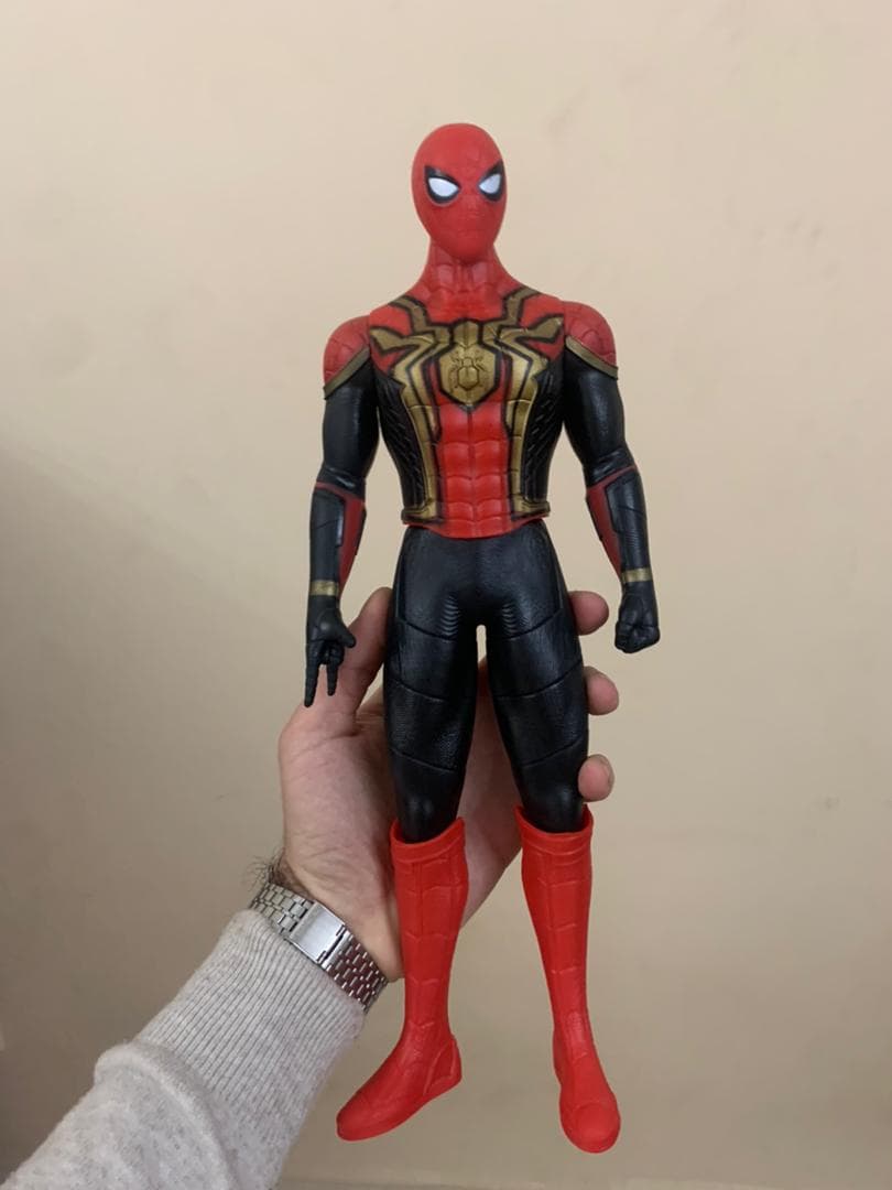 Figurine Géante Spider-Man 30 cm en PVC Le Super-Héros Mythique à Collectionner — صورة حقيقية 5