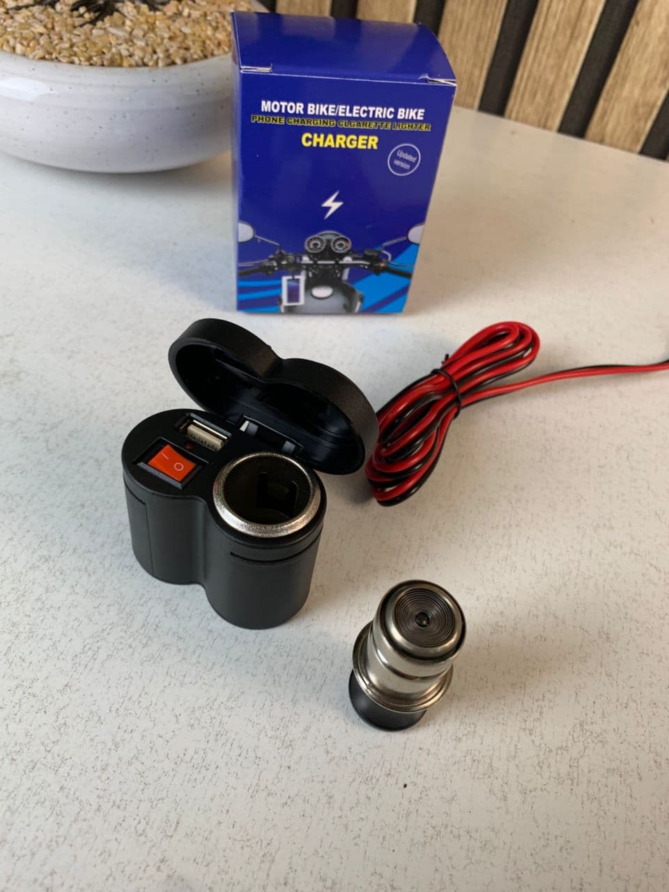 Chargeur USB 12 V pour guidon de moto avec prise allume-cig–are – مقبس طاقة لدرجات النارية — صورة حقيقية 10