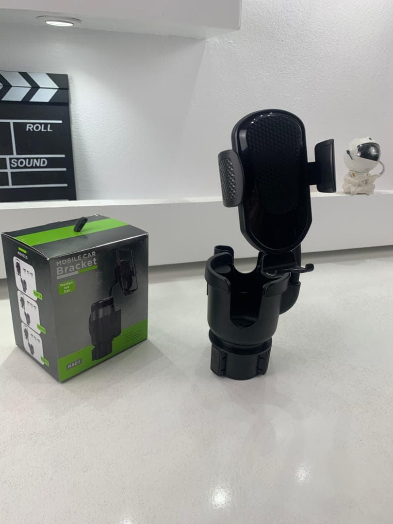 Support de téléphone pour voiture avec porte-gobelet rotation à 360° - حامل هواتف وأكواب في السيارة — صورة حقيقية 14